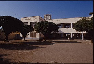 05 ECOLE PAUL BERT COUR INTERIEURE 1984